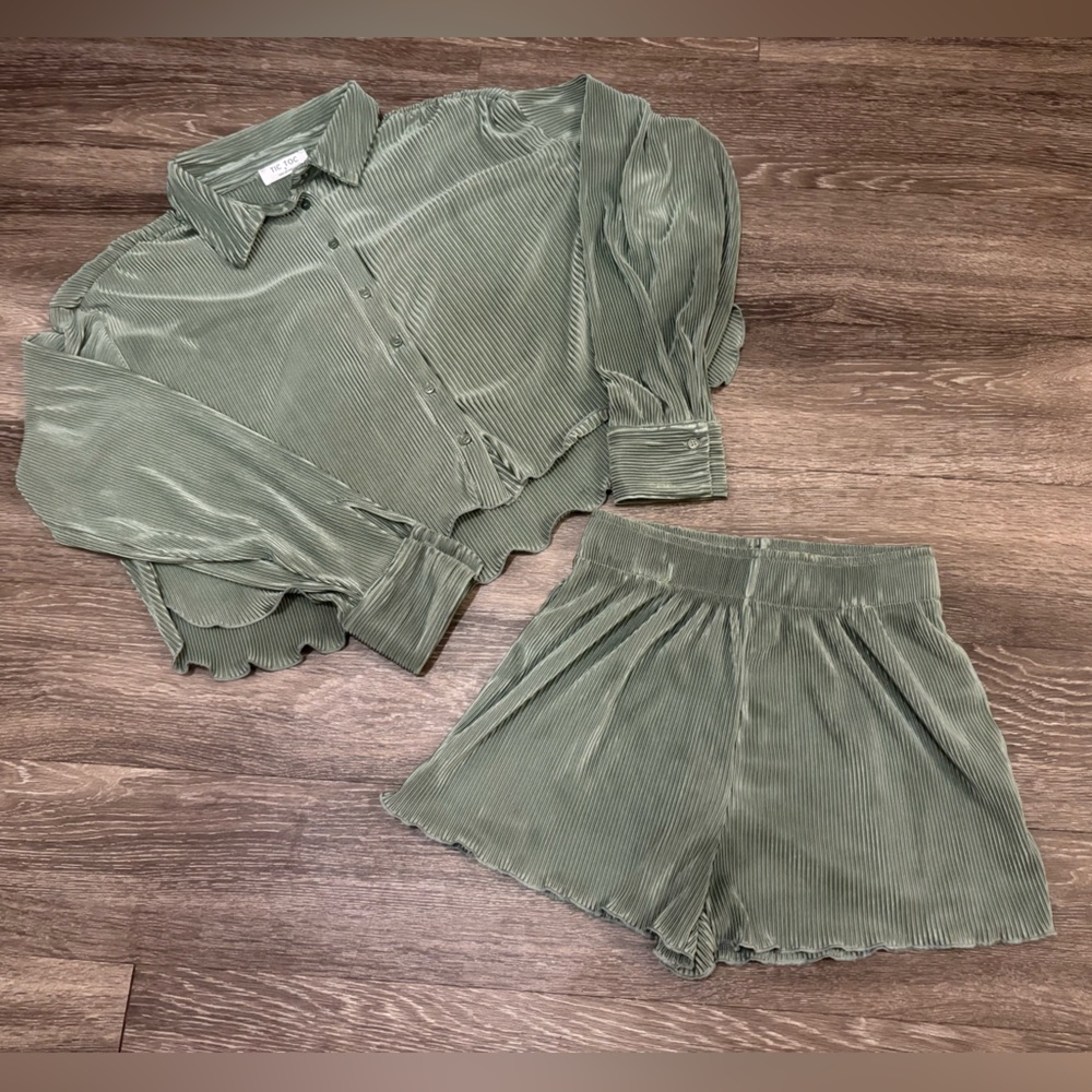 Tic Toc Green Pleated Set Size S
